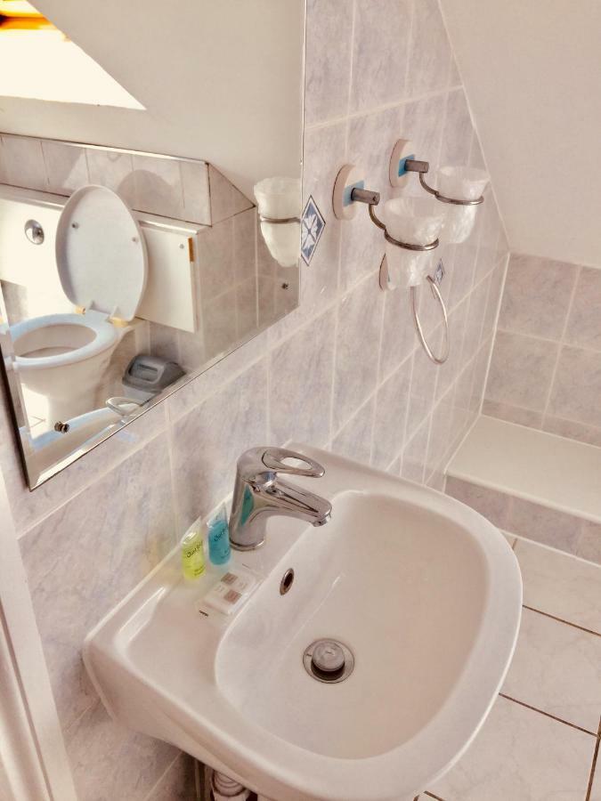 Trevelyan Hotel Илфорд Экстерьер фото